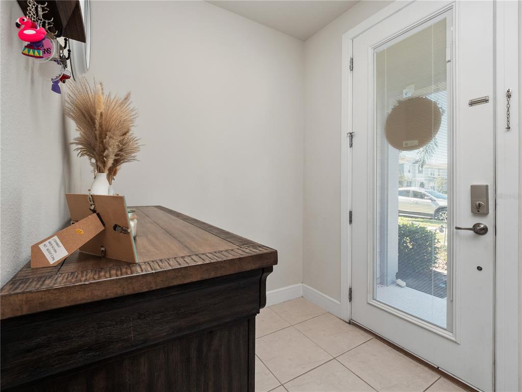 11018 Leafshore Loop Orlando, FL 32829 - Photo 18 of 24 a living room with furniture and a potted plant