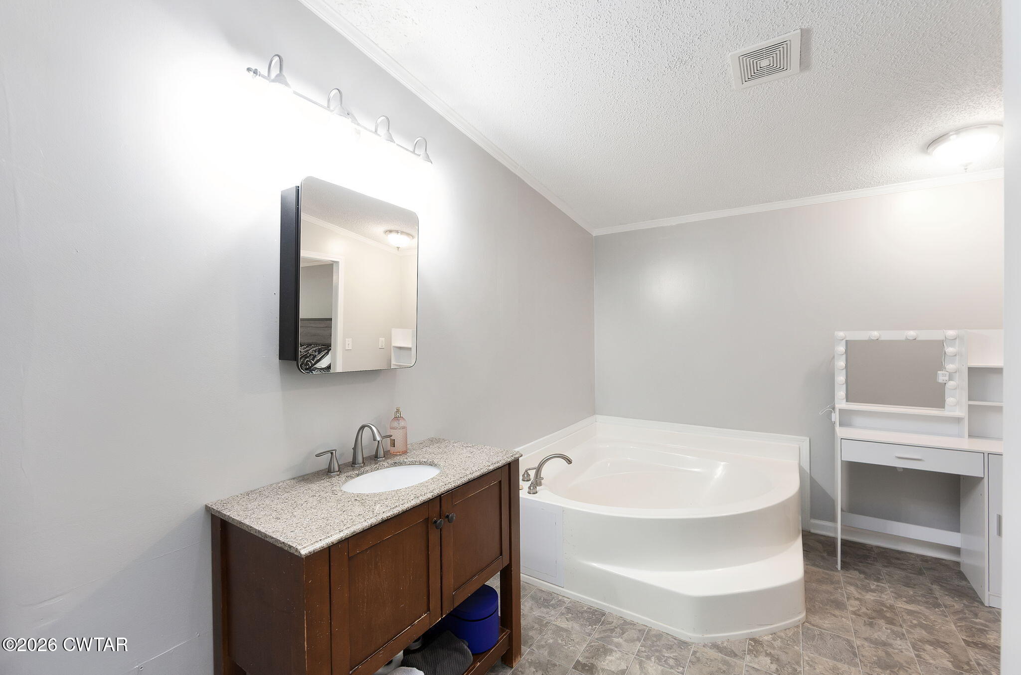 468 Red Lane Jackson, TN 38301 - Photo 10 of 17 Bathroom