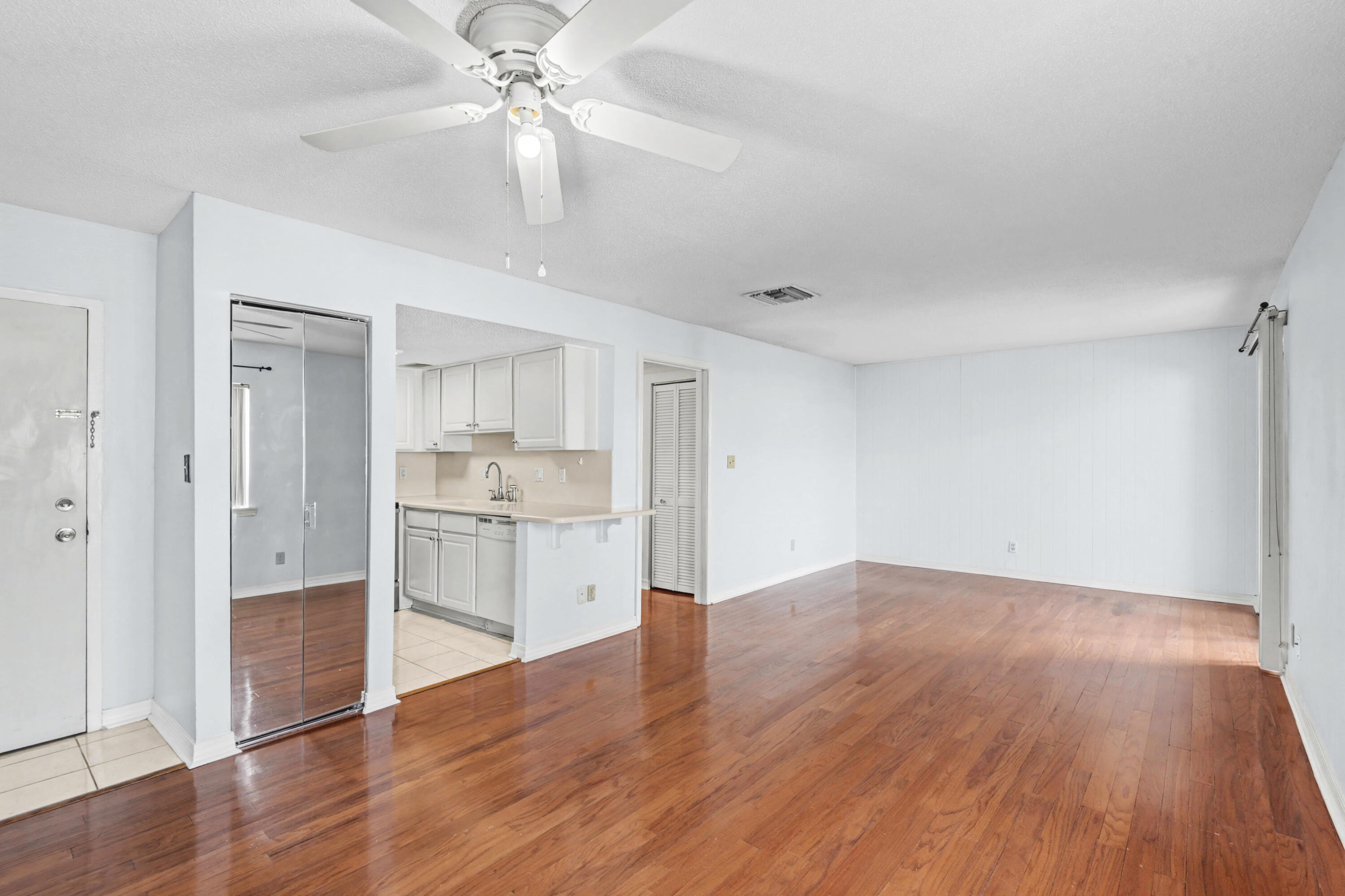 101 Old Ferry Road, Unit 10B Shalimar, FL 32579 - Photo 4 of 29 a view of a kitchen with wooden floor and a kitchen