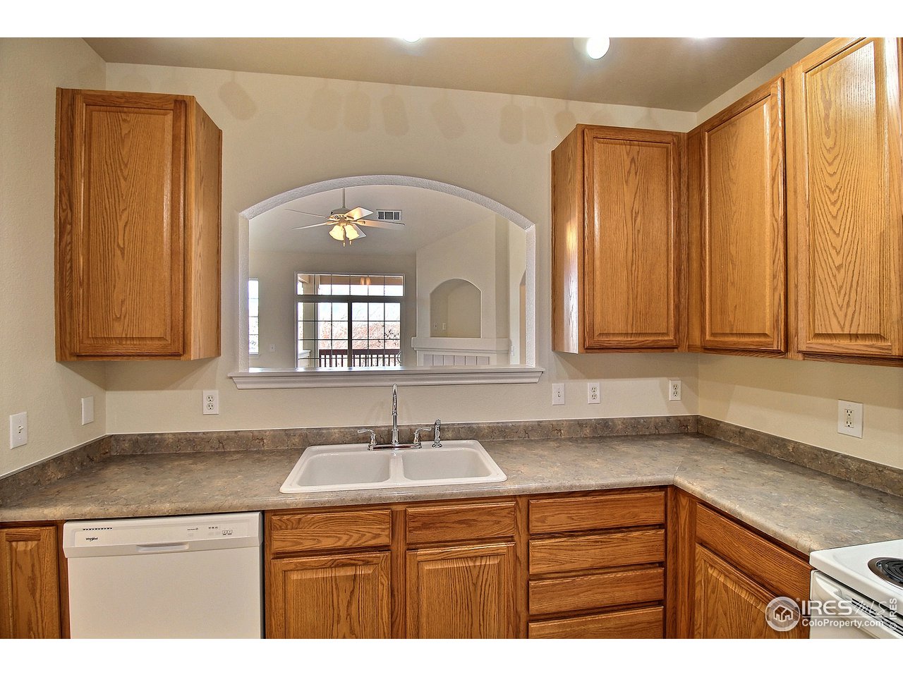 4672 West 20th Road, Unit 2324 Greeley, CO 80634 - Photo 10 of 27 42"upper Cabinets