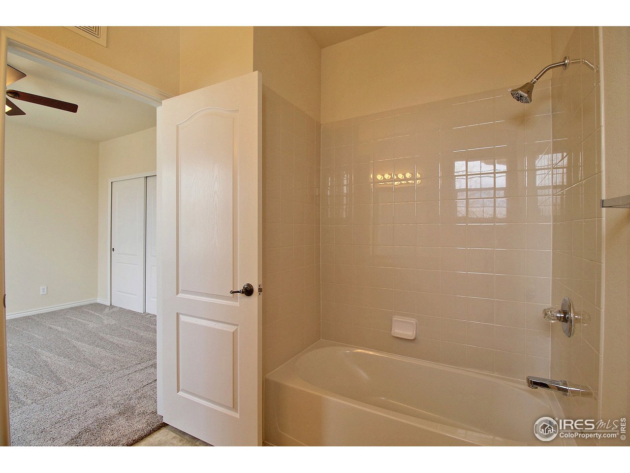 4672 West 20th Road, Unit 2324 Greeley, CO 80634 - Photo 22 of 27 Tub-Shower
