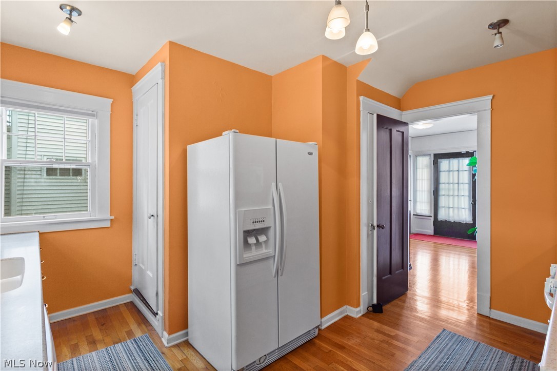 2512 Lee Road Cleveland, OH 44118 - Photo 17 of 35 Kitchen