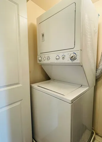 $1,700 | 3737 North Milwaukee Avenue, Unit 106, Chicago, IL 60641