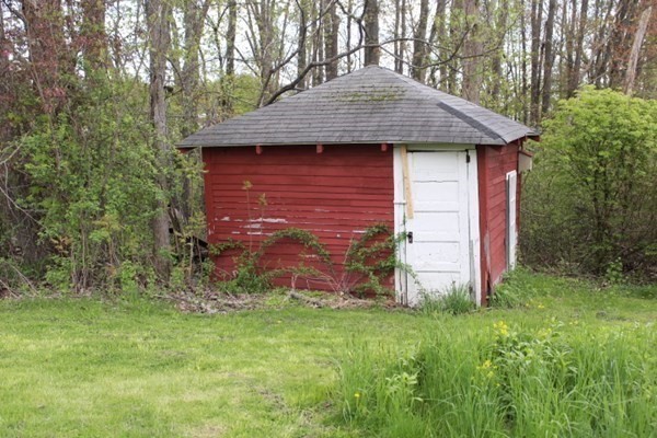 13 Florence Road Easthampton, MA 01027 - Photo 10 of 33 a front view of a house with garden
