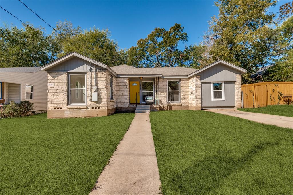 927 South Franklin Street Dallas, TX 75211 - Photo 1 of 22 a front view of house with yard and green space