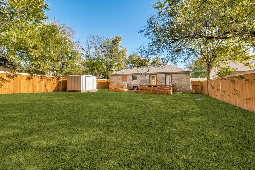 927 South Franklin Street Dallas, TX 75211 - Photo 12 of 22 a front view of a house with garden