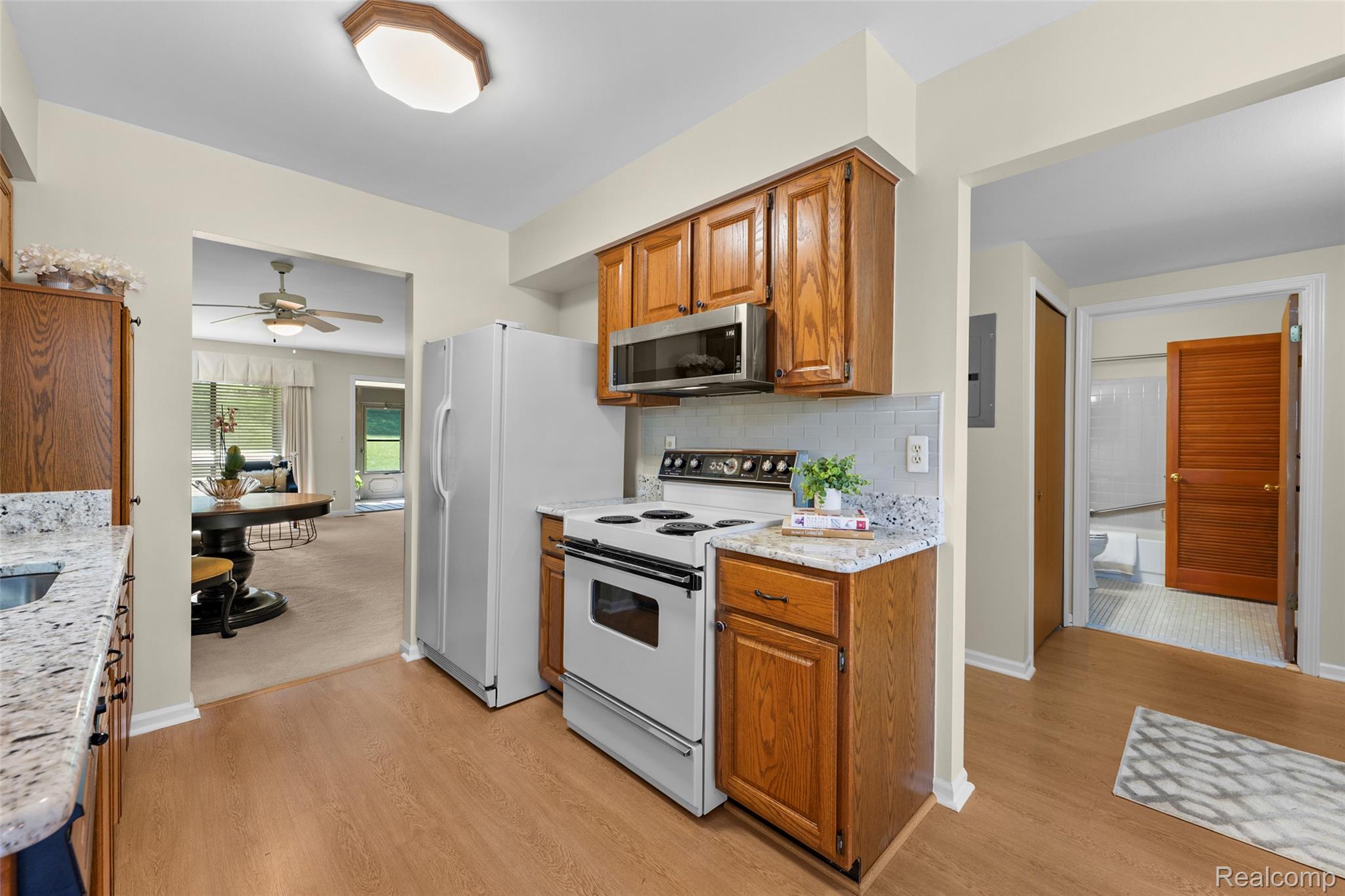 985 Wexford Way, Unit 34 Rochester, MI 48307 - Photo 15 of 31 985 Wexford Way_17.jpg