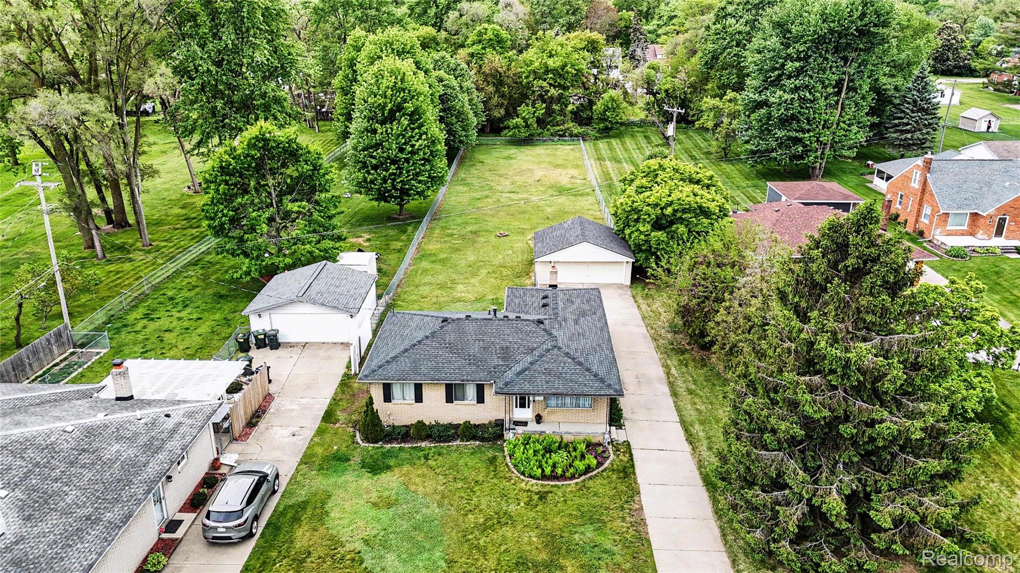8530 Canal Road Sterling Heights, MI 48314 - Photo 28 of 31 Ranch-style residence featuring a prominent front lawn with established landscaping