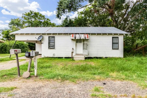 $279,900 | 902 Domingue Street, Scott, LA 70583