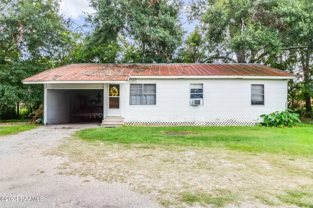 $279,900 | 902 Domingue Street, Scott, LA 70583