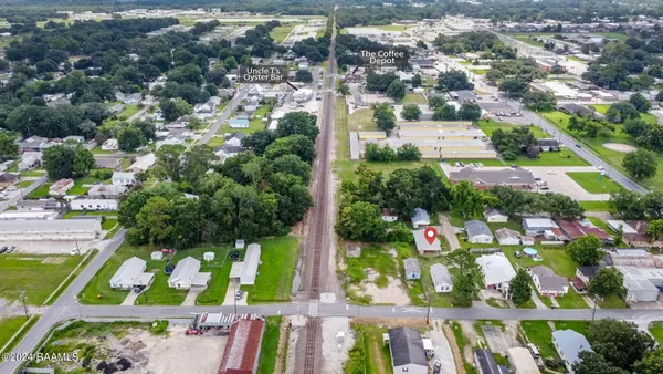 $279,900 | 902 Domingue Street, Scott, LA 70583