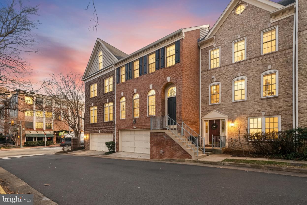 103 Rees Place Falls Church, VA 22046 - Photo 4 of 47