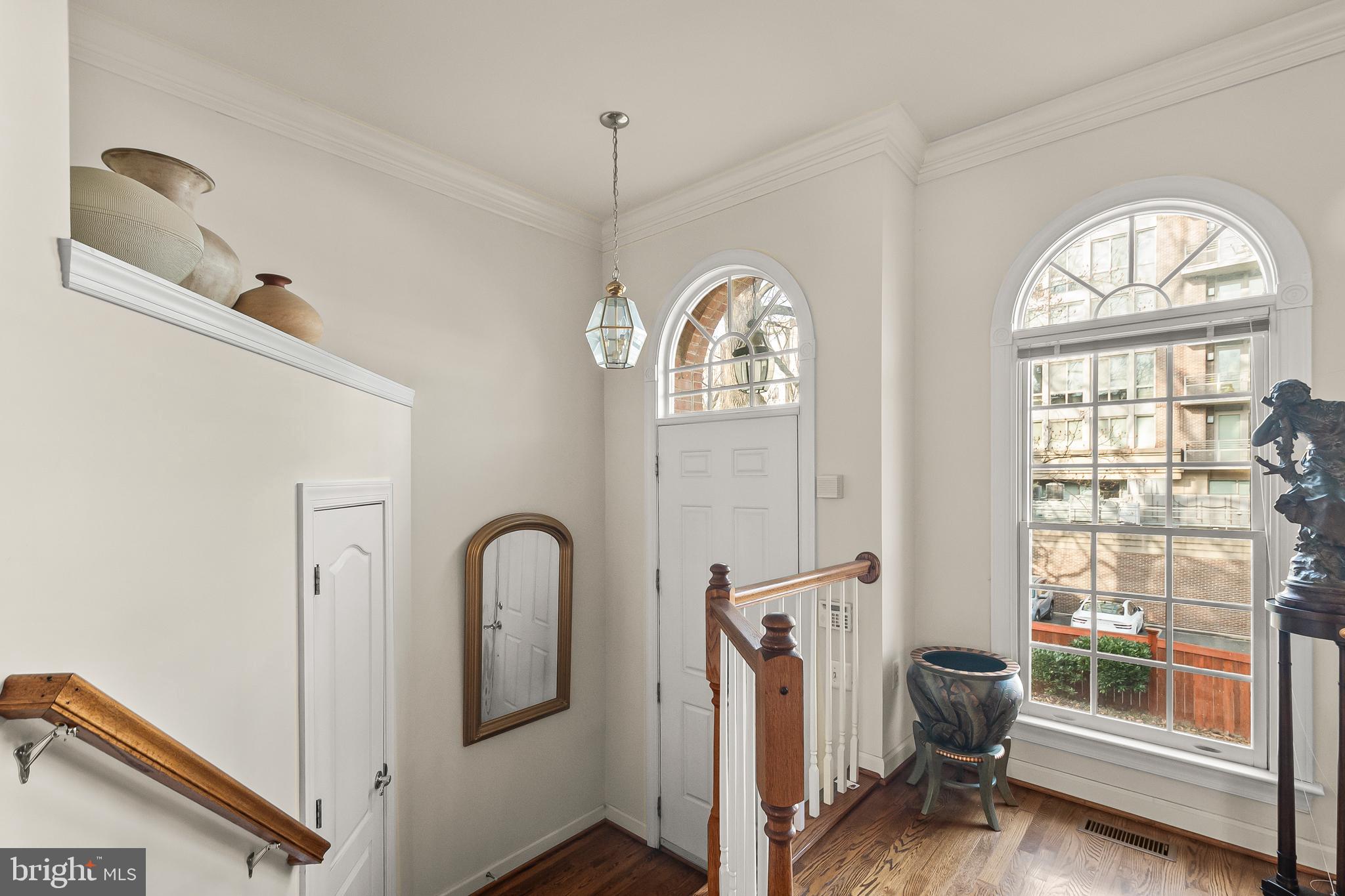103 Rees Place Falls Church, VA 22046 - Photo 5 of 47 Entry foyer