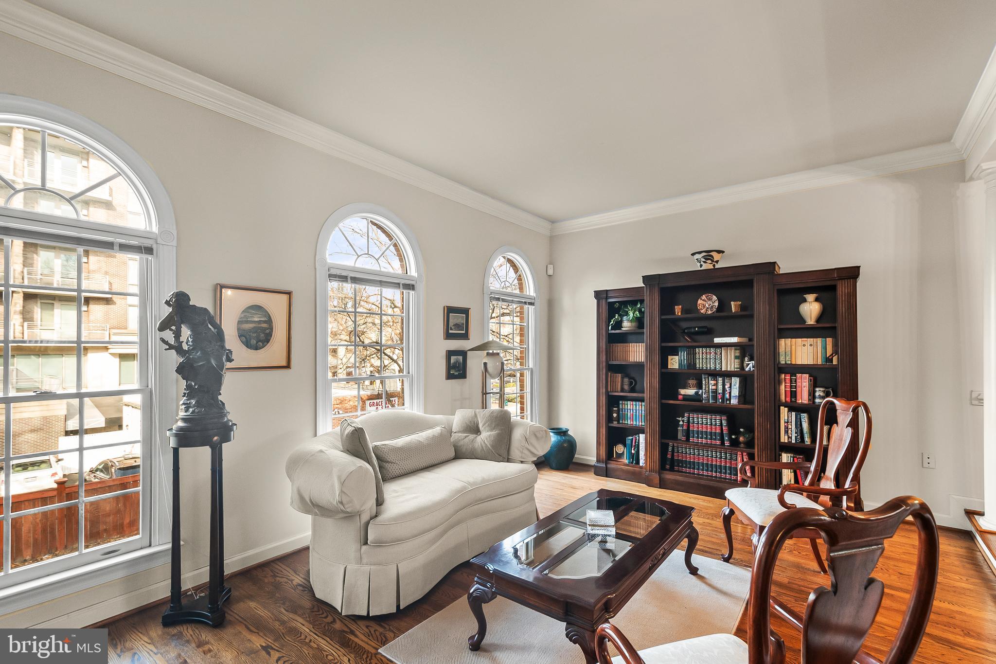 103 Rees Place Falls Church, VA 22046 - Photo 6 of 47 Living Room