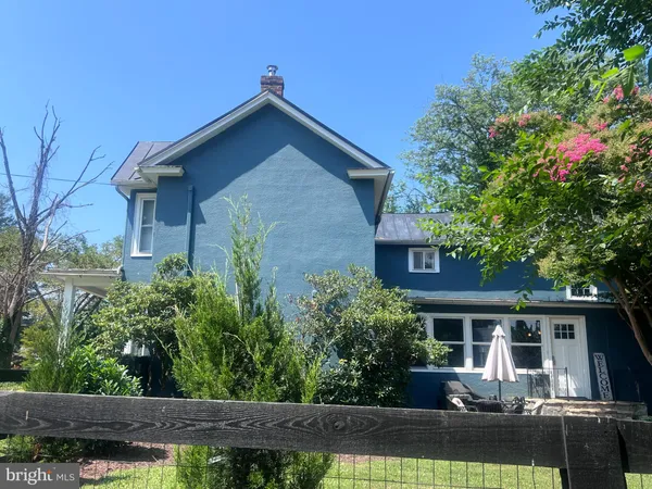 $725,000 | 18 East Loudoun Street, Round Hill, VA 20141