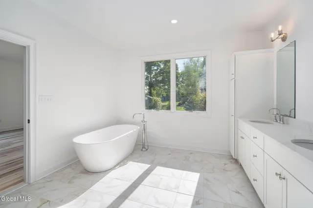 $1,150,000 | 20 Overlook Street, New Scotland, NY 12186