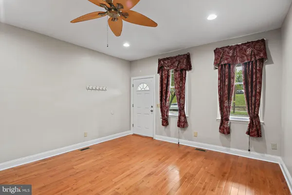 $1,975 | 3924 Reisterstown Road, Baltimore, MD 21215