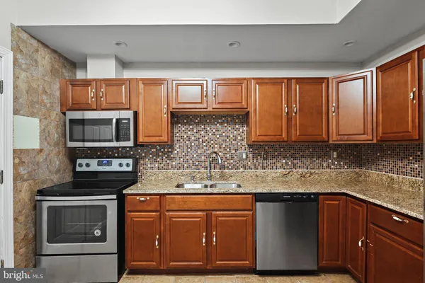 $1,975 | 3924 Reisterstown Road, Baltimore, MD 21215