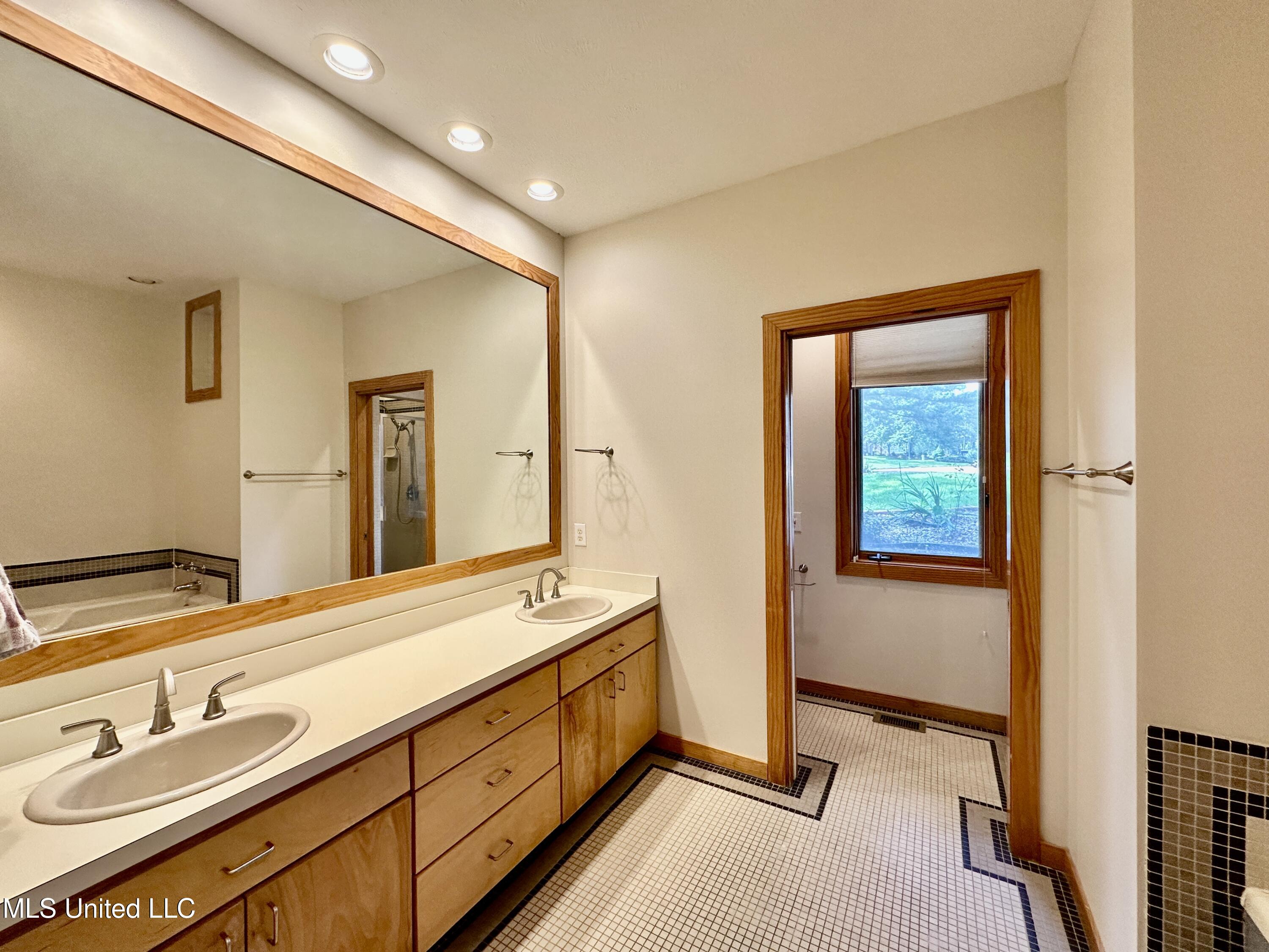 211 Monterey Drive Clinton, MS 39056 - Photo 24 of 62 IMG_6906