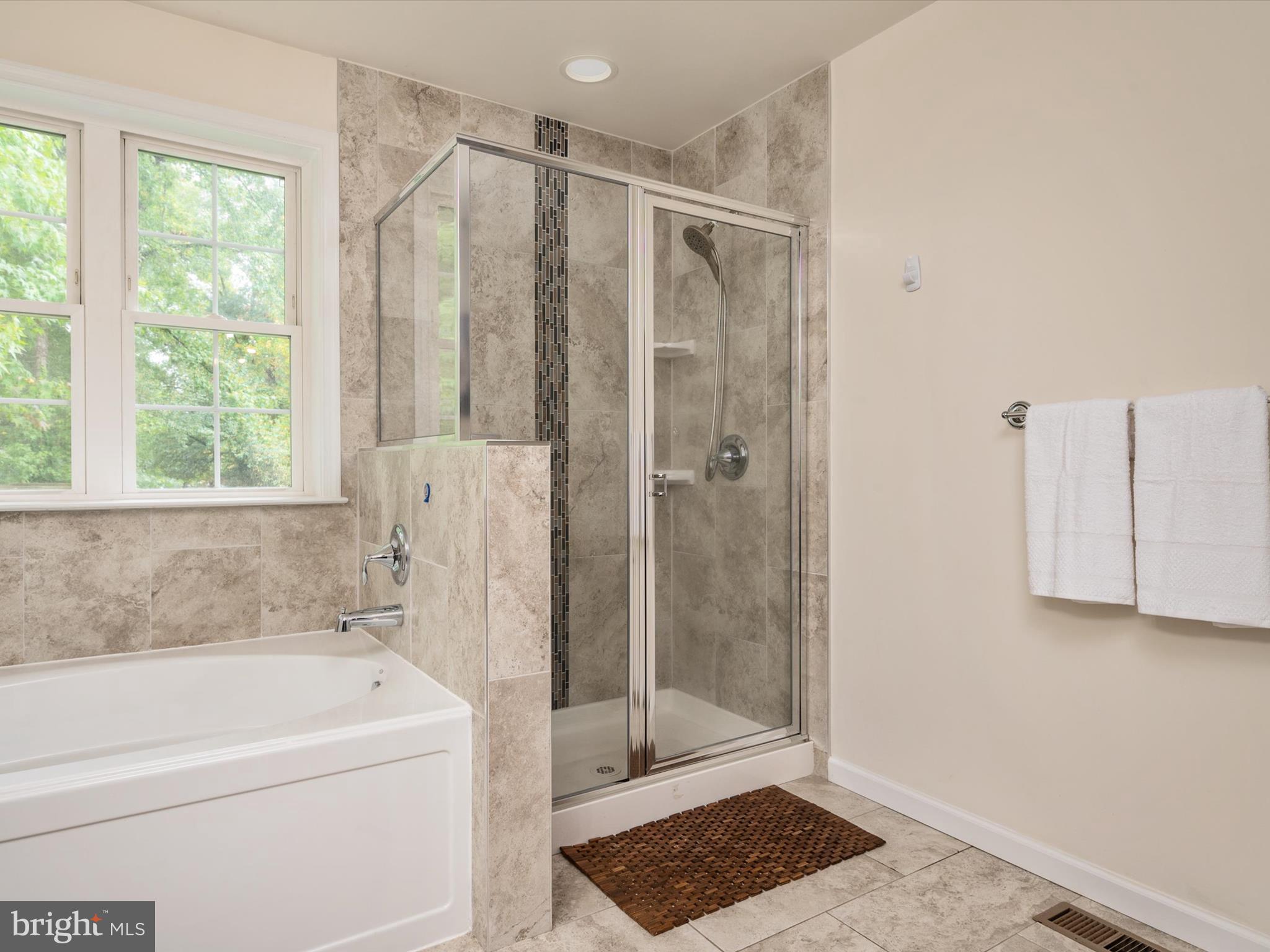 606 Powhatan Beach Road Pasadena, MD 21122 - Photo 17 of 37 Master Bathroom