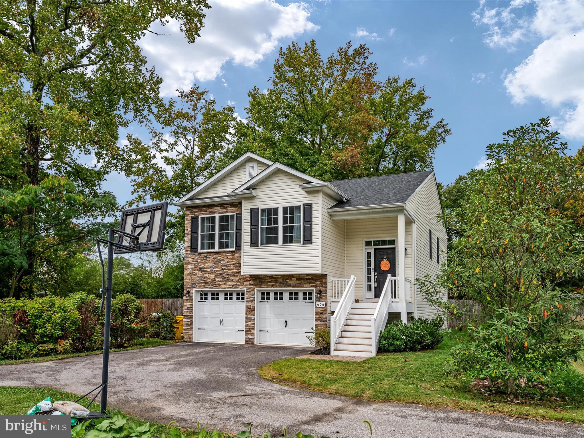 606 Powhatan Beach Road Pasadena, MD 21122 - Photo 3 of 37 Exterior - Front