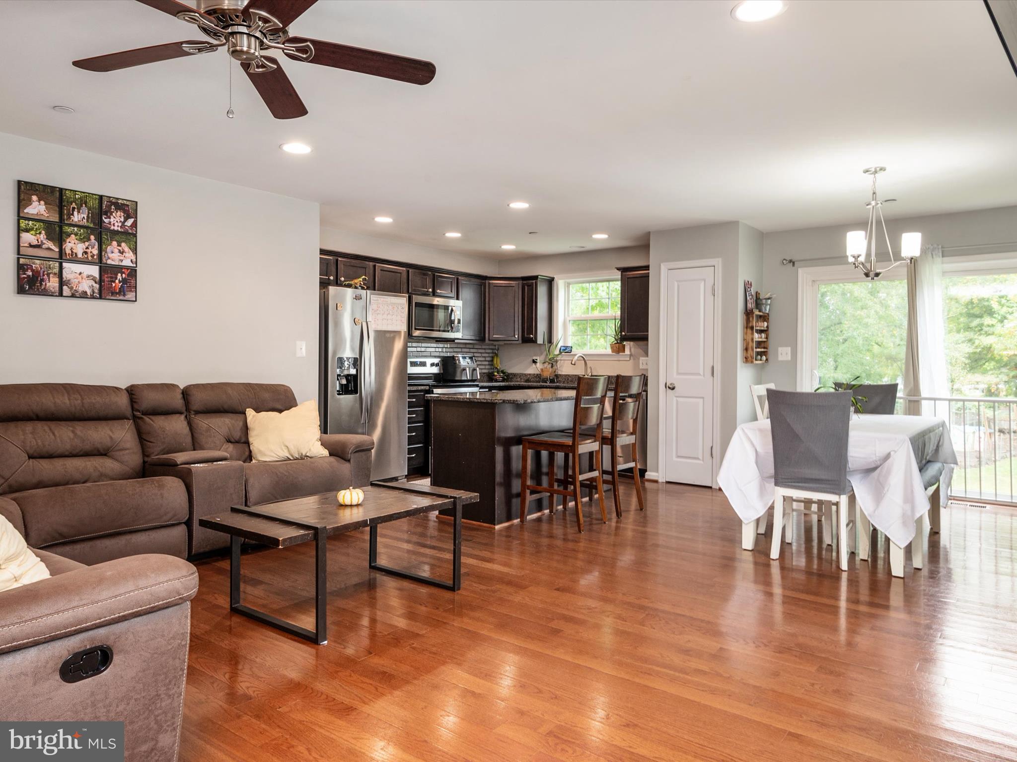 606 Powhatan Beach Road Pasadena, MD 21122 - Photo 6 of 37 Kitchen/Dining