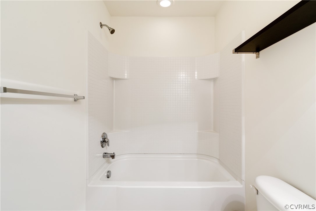 13346 Diamond Ridge Drive Midlothian, VA 23112 - Photo 35 of 42 a bathroom with a bathtub