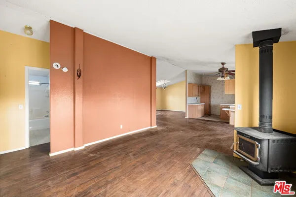 a view of a kitchen interior of the house