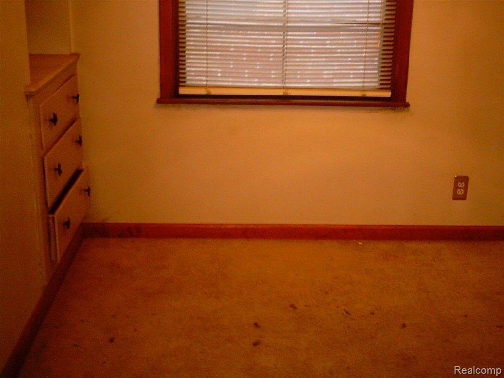 8441 Menge Street Center Line, MI 48015 - Photo 8 of 12 IMAG2418.JPG