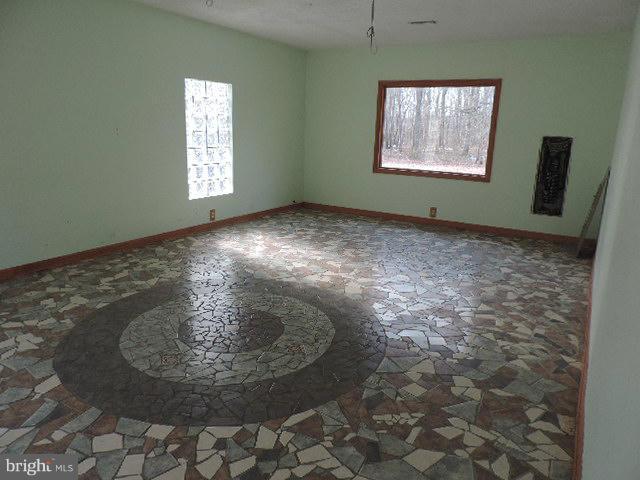 601 Roe Ingleside Road Centreville, MD 21617 - Photo 4 of 10 Family Room