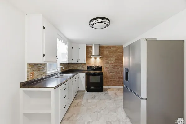 $2,250 | 7310 Oswego Road, Clay, NY 13090