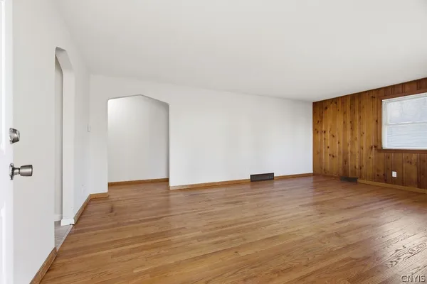 $2,250 | 7310 Oswego Road, Clay, NY 13090