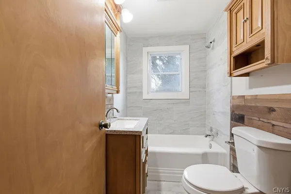 $2,250 | 7310 Oswego Road, Clay, NY 13090