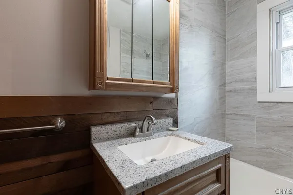 $2,250 | 7310 Oswego Road, Clay, NY 13090