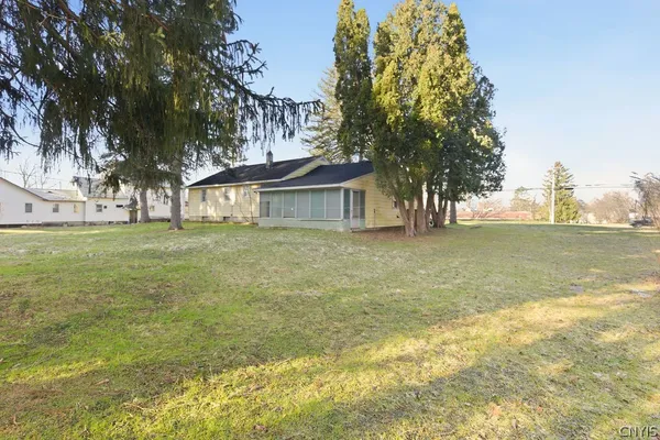 $2,250 | 7310 Oswego Road, Clay, NY 13090