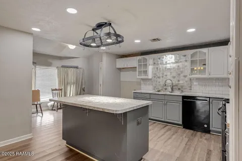 $149,900 | 939 Delhomme Avenue, Scott, LA 70583