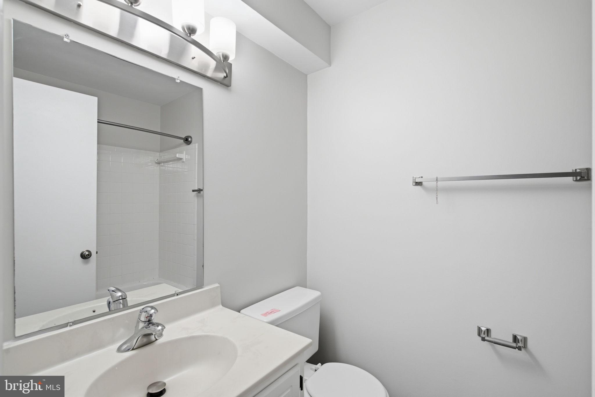 4915 7th Road South Arlington, VA 22204 - Photo 17 of 23 Hallway Full Bathroom
