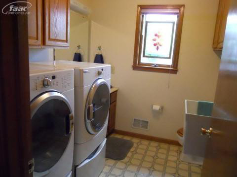 12178 Elms Road Birch Run, MI 48415 - Photo 8 of 16 20229880-7.JPG