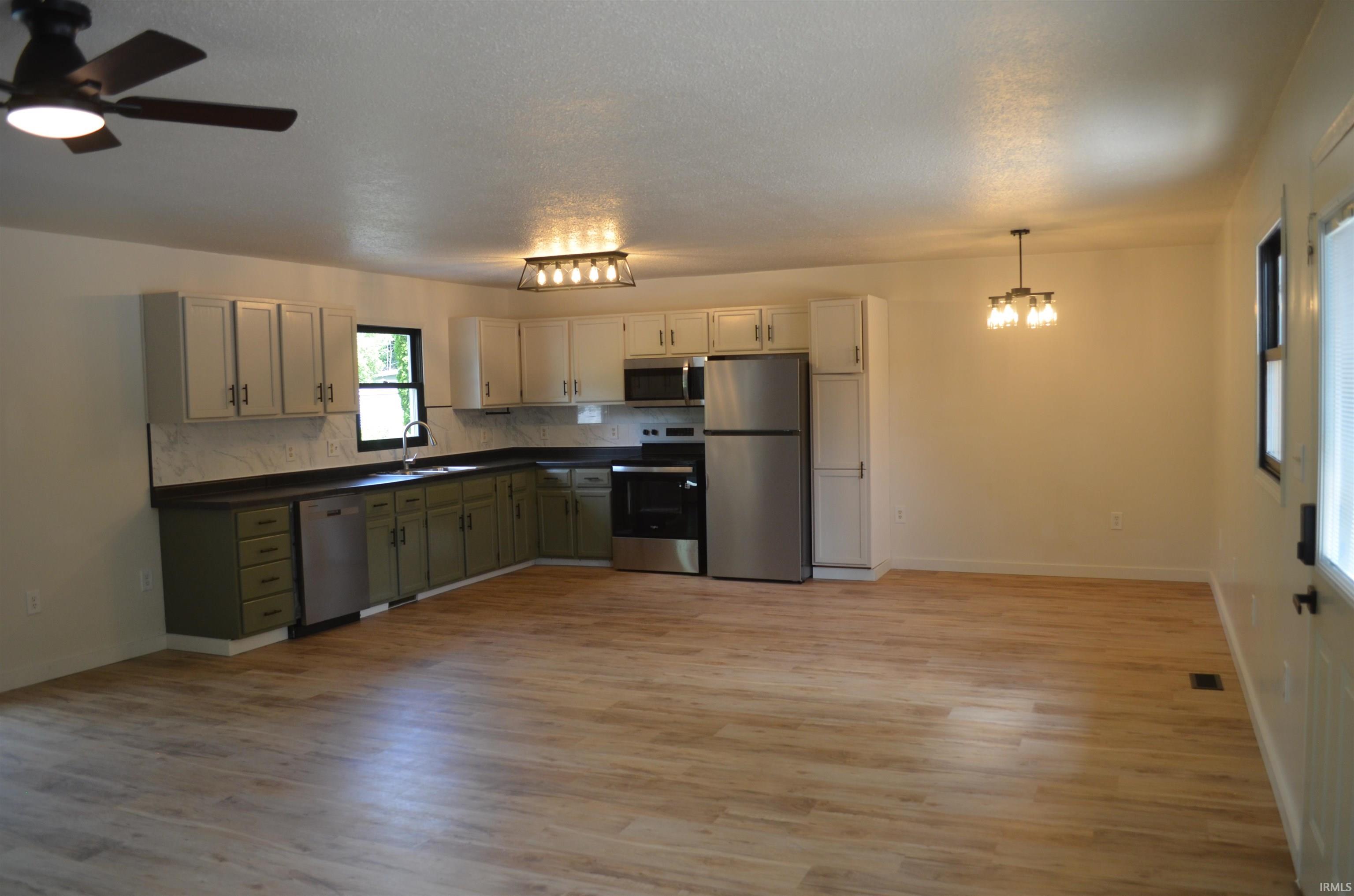 11683 Black Point Road Syracuse, IN 46567 - Photo 8 of 21