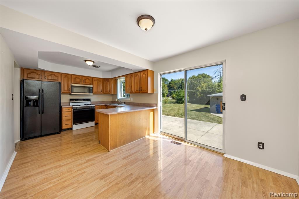 32376 Ryan Road Warren, MI 48092 - Photo 12 of 33 Gallery Image 12