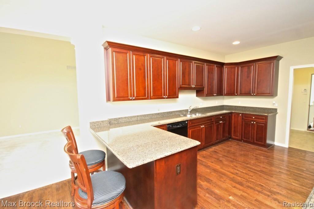 2740 Castlemartin Court Rochester, MI 48306 - Photo 7 of 25 IMG_6922.jpg