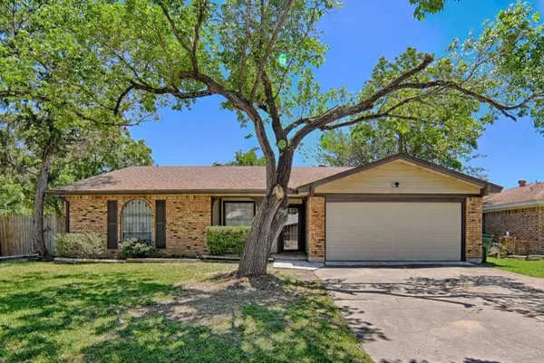 $2,225 | 1808 Overbrook Drive, Arlington, TX 76014
