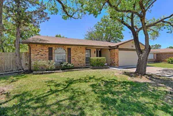 $2,225 | 1808 Overbrook Drive, Arlington, TX 76014