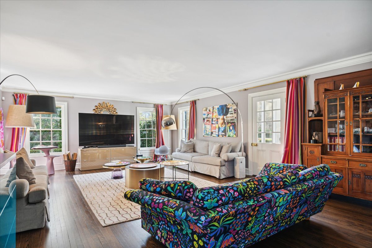 1320 Elm Tree Road Lake Forest, IL 60045 - Photo 12 of 52 a living room with furniture fireplace and flat screen tv