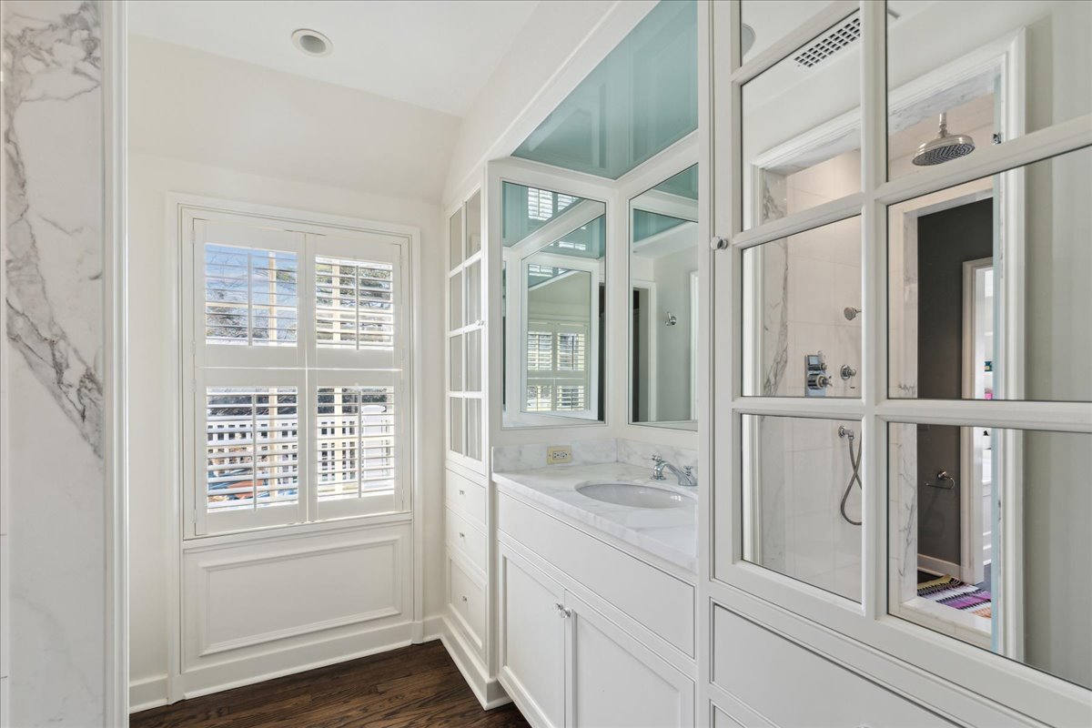 1320 Elm Tree Road Lake Forest, IL 60045 - Photo 31 of 52 a bathroom with a granite countertop sink and mirror with bathtub