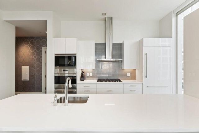 $2,560,000 | 50 Liberty Drive, Unit PH1J, Boston, MA 02210