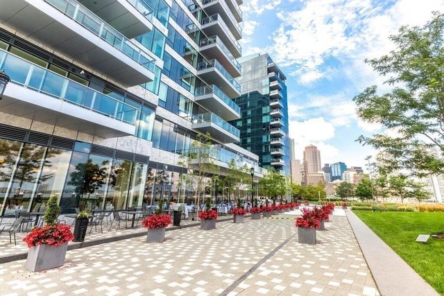 $2,560,000 | 50 Liberty Drive, Unit PH1J, Boston, MA 02210
