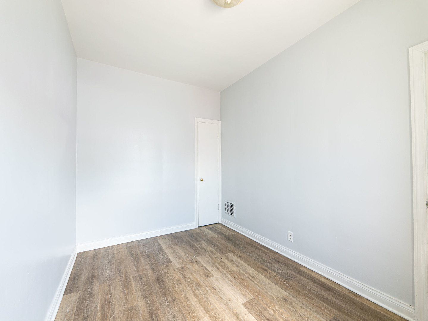 4039 147th Street Midlothian, IL 60445 - Photo 17 of 36 a view of empty room with wooden floor