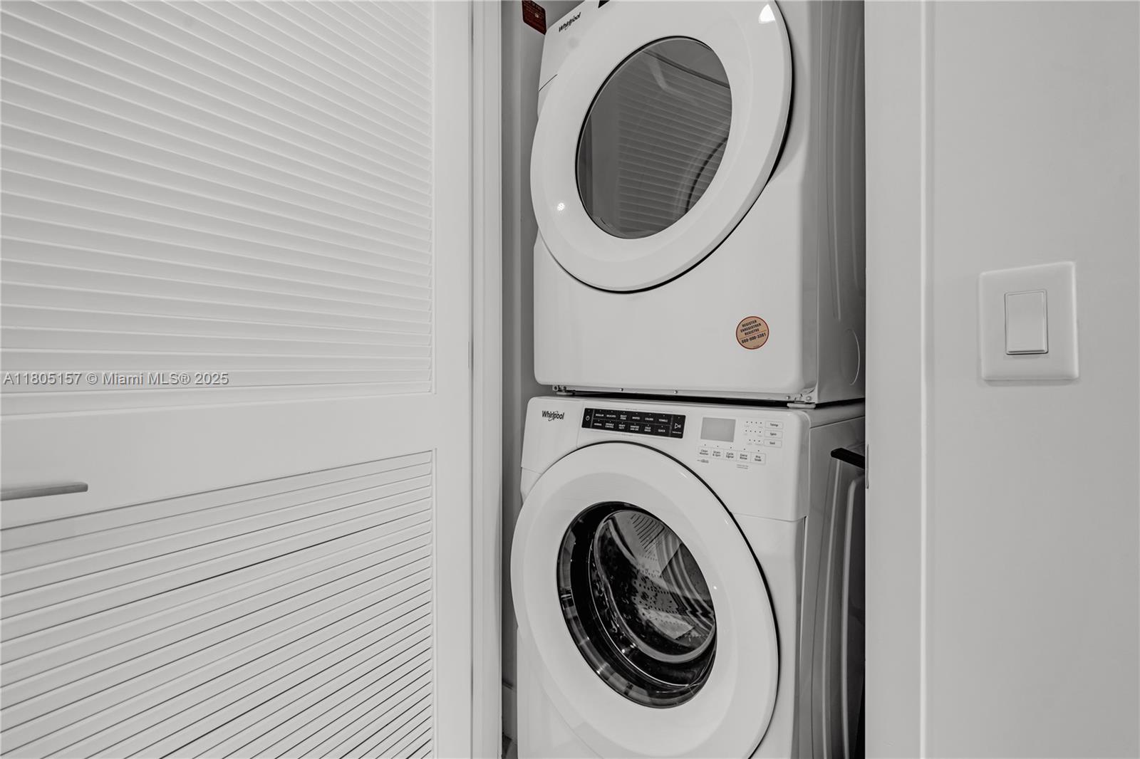 601 Northeast 1st, Unit 4204 Miami, FL 33132 - Photo 19 of 25 a utility room with dryer and washer