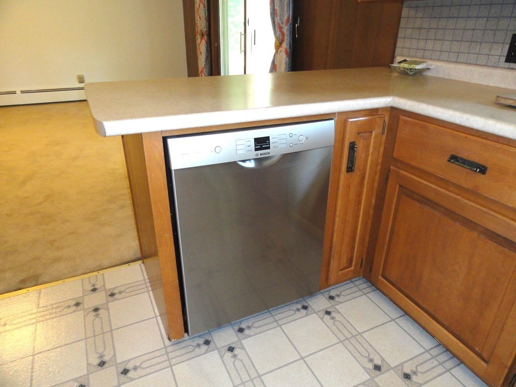 88 Charlton Road Dudley, MA 01571 - Photo 15 of 40